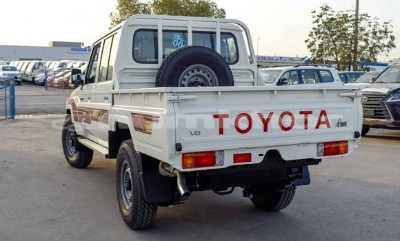 Buy Import Toyota Land Cruiser White Car in Import - Dubai in Bumthang Buy Import Toyota Land Cruiser White Car in Import - Dubai in Bumthang