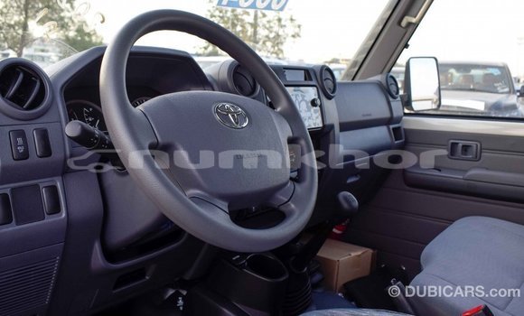 Buy Import Toyota Land Cruiser White Car in Import - Dubai in Bumthang Buy Import Toyota Land Cruiser White Car in Import - Dubai in Bumthang