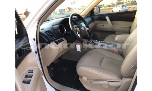 Buy Import Toyota Highlander White Car in Import - Dubai in Bumthang Buy Import Toyota Highlander White Car in Import - Dubai in Bumthang