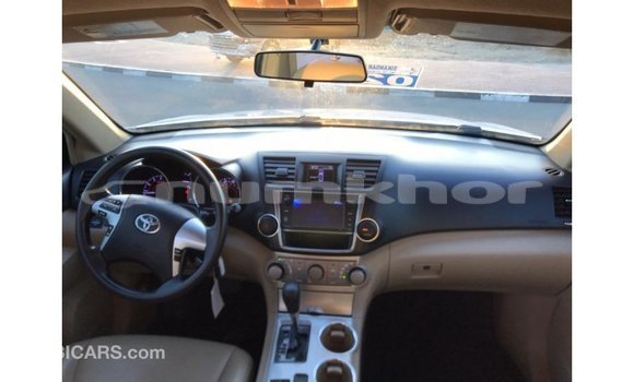 Buy Import Toyota Highlander White Car in Import - Dubai in Bumthang Buy Import Toyota Highlander White Car in Import - Dubai in Bumthang