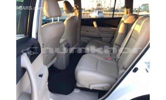 Buy Import Toyota Highlander White Car in Import - Dubai in Bumthang Buy Import Toyota Highlander White Car in Import - Dubai in Bumthang