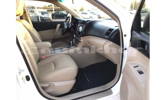 Buy Import Toyota Highlander White Car in Import - Dubai in Bumthang Buy Import Toyota Highlander White Car in Import - Dubai in Bumthang