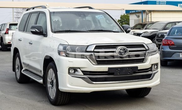 Buy Import Toyota Land Cruiser White Car in Import - Dubai in Bumthang Buy Import Toyota Land Cruiser White Car in Import - Dubai in Bumthang