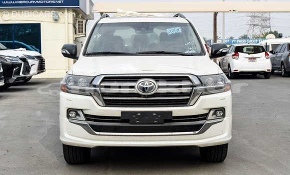 Buy Import Toyota Land Cruiser White Car in Import - Dubai in Bumthang Buy Import Toyota Land Cruiser White Car in Import - Dubai in Bumthang