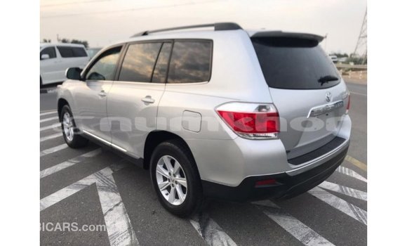 Buy Import Toyota Highlander Other Car in Import - Dubai in Bumthang Buy Import Toyota Highlander Other Car in Import - Dubai in Bumthang