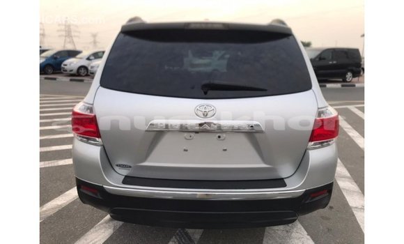 Buy Import Toyota Highlander Other Car in Import - Dubai in Bumthang Buy Import Toyota Highlander Other Car in Import - Dubai in Bumthang
