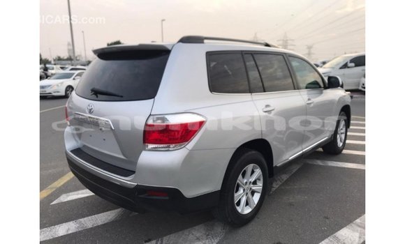Buy Import Toyota Highlander Other Car in Import - Dubai in Bumthang Buy Import Toyota Highlander Other Car in Import - Dubai in Bumthang