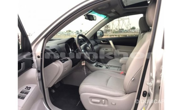 Buy Import Toyota Highlander Other Car in Import - Dubai in Bumthang Buy Import Toyota Highlander Other Car in Import - Dubai in Bumthang