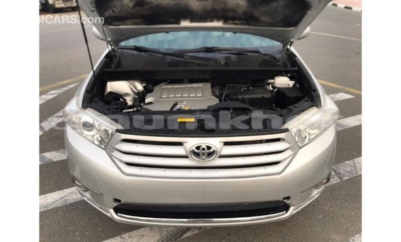 Buy Import Toyota Highlander Other Car in Import - Dubai in Bumthang Buy Import Toyota Highlander Other Car in Import - Dubai in Bumthang