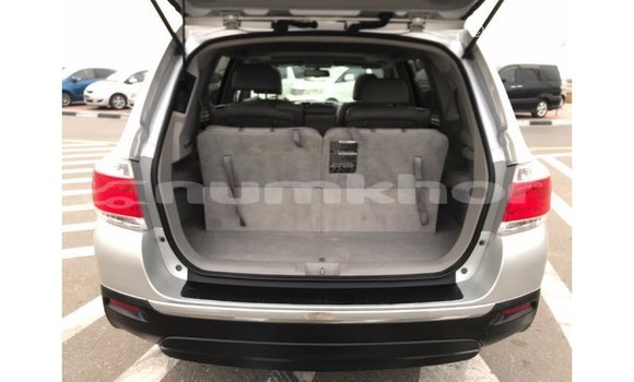 Buy Import Toyota Highlander Other Car in Import - Dubai in Bumthang Buy Import Toyota Highlander Other Car in Import - Dubai in Bumthang