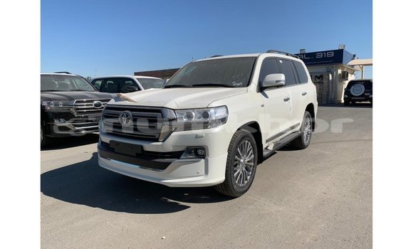 Buy Import Toyota Land Cruiser White Car in Import - Dubai in Bumthang Buy Import Toyota Land Cruiser White Car in Import - Dubai in Bumthang