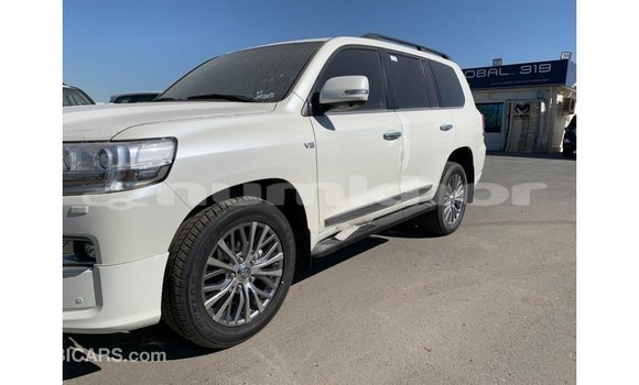 Buy Import Toyota Land Cruiser White Car in Import - Dubai in Bumthang Buy Import Toyota Land Cruiser White Car in Import - Dubai in Bumthang