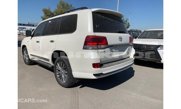 Buy Import Toyota Land Cruiser White Car in Import - Dubai in Bumthang Buy Import Toyota Land Cruiser White Car in Import - Dubai in Bumthang