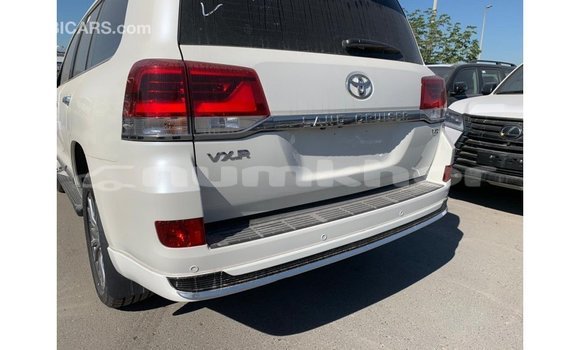Buy Import Toyota Land Cruiser White Car in Import - Dubai in Bumthang Buy Import Toyota Land Cruiser White Car in Import - Dubai in Bumthang
