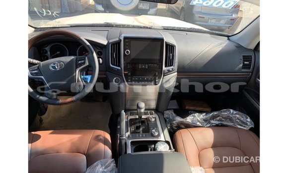 Buy Import Toyota Land Cruiser White Car in Import - Dubai in Bumthang Buy Import Toyota Land Cruiser White Car in Import - Dubai in Bumthang