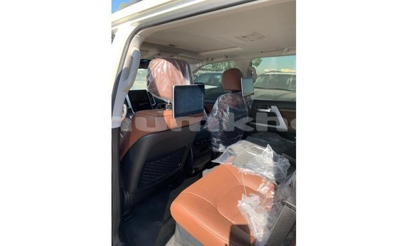 Buy Import Toyota Land Cruiser White Car in Import - Dubai in Bumthang Buy Import Toyota Land Cruiser White Car in Import - Dubai in Bumthang