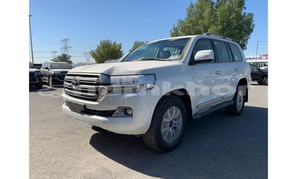 Buy Import Toyota Land Cruiser White Car in Import - Dubai in Bumthang Buy Import Toyota Land Cruiser White Car in Import - Dubai in Bumthang