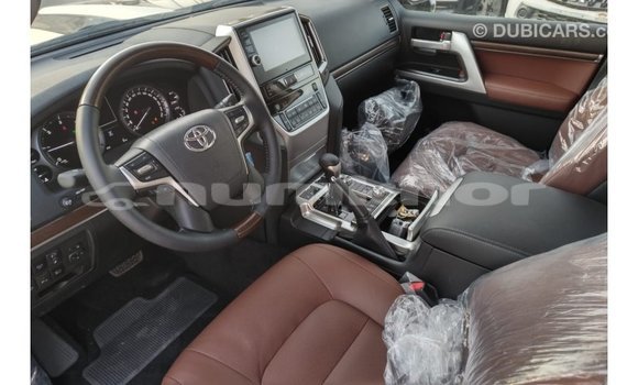 Buy Import Toyota Land Cruiser White Car in Import - Dubai in Bumthang Buy Import Toyota Land Cruiser White Car in Import - Dubai in Bumthang