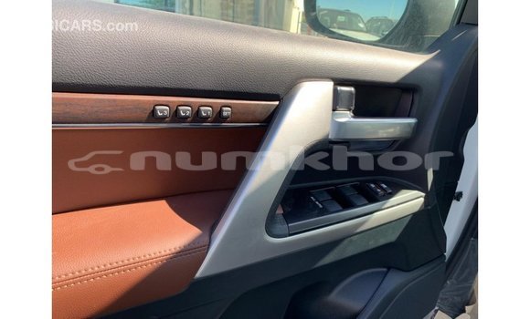 Buy Import Toyota Land Cruiser White Car in Import - Dubai in Bumthang Buy Import Toyota Land Cruiser White Car in Import - Dubai in Bumthang