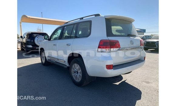 Buy Import Toyota Land Cruiser White Car in Import - Dubai in Bumthang Buy Import Toyota Land Cruiser White Car in Import - Dubai in Bumthang