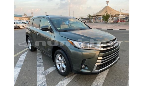 Buy Import Toyota Highlander Green Car in Import - Dubai in Bumthang Buy Import Toyota Highlander Green Car in Import - Dubai in Bumthang
