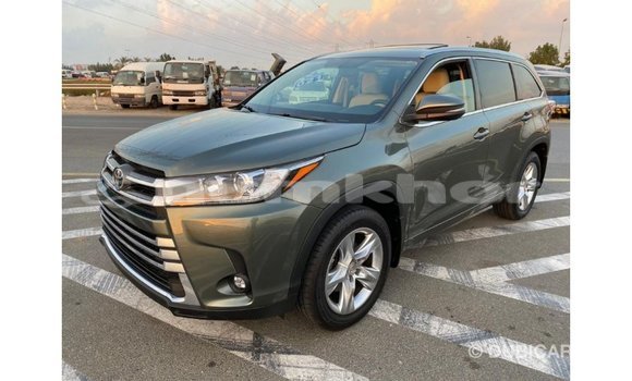 Buy Import Toyota Highlander Green Car in Import - Dubai in Bumthang Buy Import Toyota Highlander Green Car in Import - Dubai in Bumthang