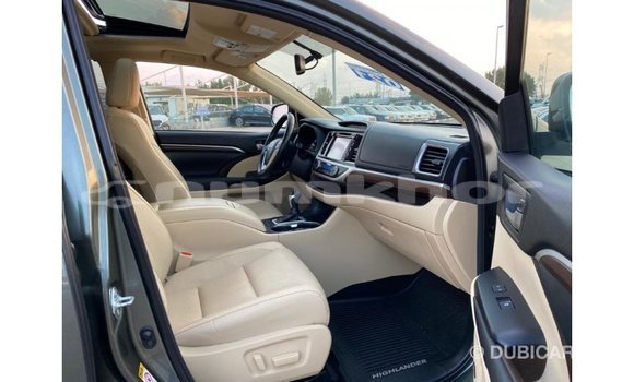 Buy Import Toyota Highlander Green Car in Import - Dubai in Bumthang Buy Import Toyota Highlander Green Car in Import - Dubai in Bumthang