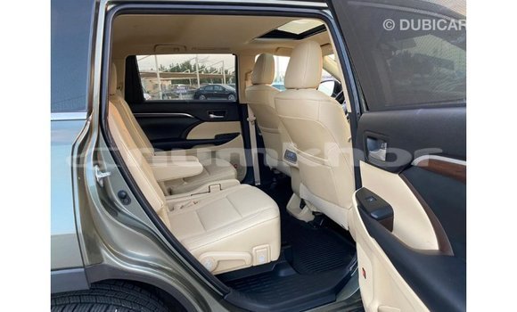 Buy Import Toyota Highlander Green Car in Import - Dubai in Bumthang Buy Import Toyota Highlander Green Car in Import - Dubai in Bumthang