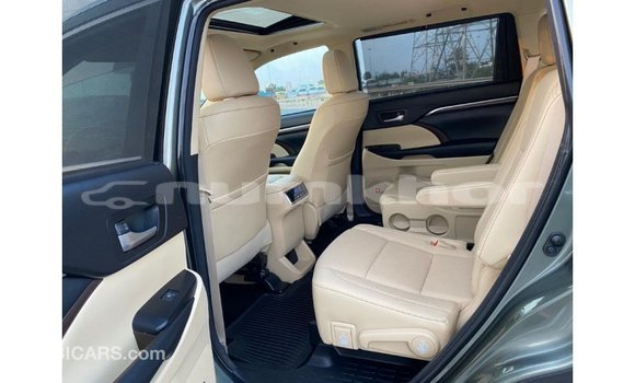 Buy Import Toyota Highlander Green Car in Import - Dubai in Bumthang Buy Import Toyota Highlander Green Car in Import - Dubai in Bumthang