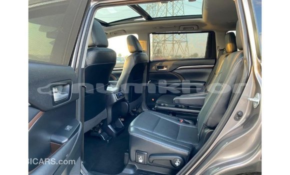 Buy Import Toyota Highlander Other Car in Import - Dubai in Bumthang Buy Import Toyota Highlander Other Car in Import - Dubai in Bumthang