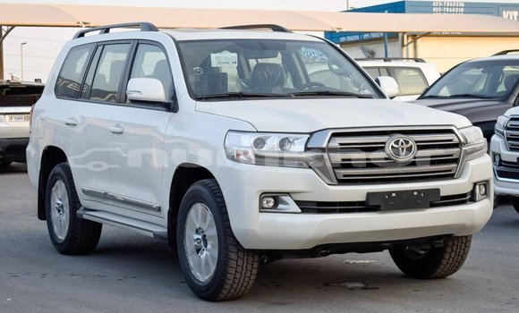Buy Import Toyota Land Cruiser White Car in Import - Dubai in Bumthang Buy Import Toyota Land Cruiser White Car in Import - Dubai in Bumthang
