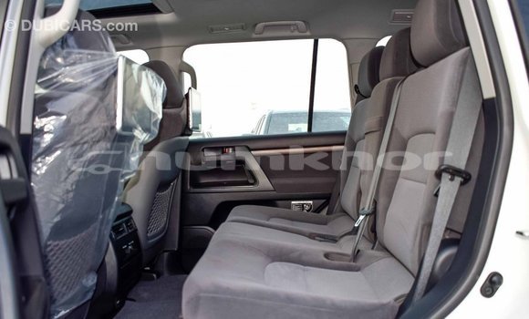 Buy Import Toyota Land Cruiser White Car in Import - Dubai in Bumthang Buy Import Toyota Land Cruiser White Car in Import - Dubai in Bumthang