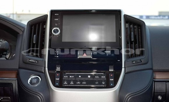 Buy Import Toyota Land Cruiser White Car in Import - Dubai in Bumthang Buy Import Toyota Land Cruiser White Car in Import - Dubai in Bumthang