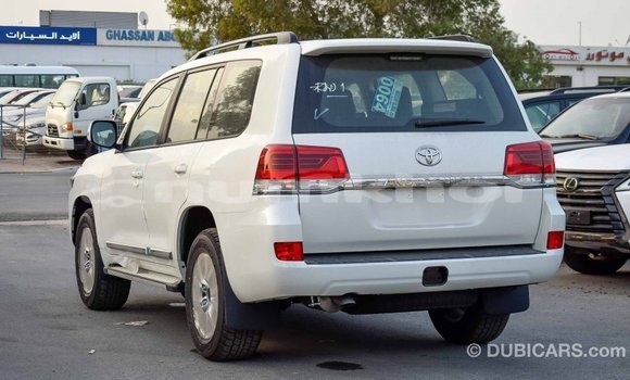 Buy Import Toyota Land Cruiser White Car in Import - Dubai in Bumthang Buy Import Toyota Land Cruiser White Car in Import - Dubai in Bumthang