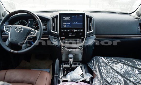 Buy Import Toyota Land Cruiser White Car in Import - Dubai in Bumthang Buy Import Toyota Land Cruiser White Car in Import - Dubai in Bumthang