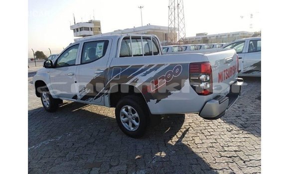 Buy Import Mitsubishi L200 White Car in Import - Dubai in Bumthang Buy Import Mitsubishi L200 White Car in Import - Dubai in Bumthang