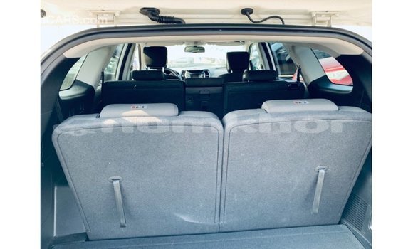 Buy Import Hyundai Santa Fe White Car in Import - Dubai in Bumthang Buy Import Hyundai Santa Fe White Car in Import - Dubai in Bumthang