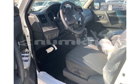 Buy Import Mitsubishi Pajero White Car in Import - Dubai in Bumthang Buy Import Mitsubishi Pajero White Car in Import - Dubai in Bumthang