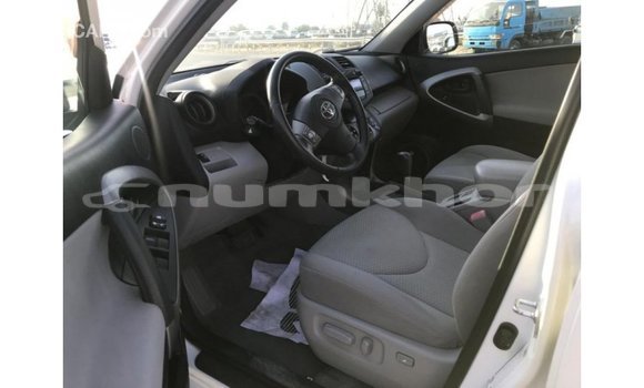 Buy Import Toyota 4Runner White Car in Import - Dubai in Bumthang Buy Import Toyota 4Runner White Car in Import - Dubai in Bumthang