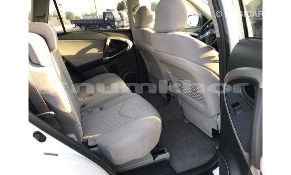 Buy Import Toyota 4Runner White Car in Import - Dubai in Bumthang Buy Import Toyota 4Runner White Car in Import - Dubai in Bumthang
