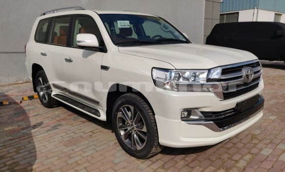 Buy Import Toyota Land Cruiser White Car in Import - Dubai in Bumthang Buy Import Toyota Land Cruiser White Car in Import - Dubai in Bumthang