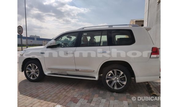 Buy Import Toyota Land Cruiser White Car in Import - Dubai in Bumthang Buy Import Toyota Land Cruiser White Car in Import - Dubai in Bumthang