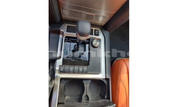 Buy Import Toyota Land Cruiser White Car in Import - Dubai in Bumthang Buy Import Toyota Land Cruiser White Car in Import - Dubai in Bumthang