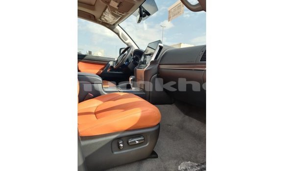 Buy Import Toyota Land Cruiser White Car in Import - Dubai in Bumthang Buy Import Toyota Land Cruiser White Car in Import - Dubai in Bumthang