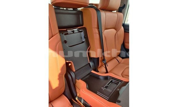 Buy Import Toyota Land Cruiser White Car in Import - Dubai in Bumthang Buy Import Toyota Land Cruiser White Car in Import - Dubai in Bumthang