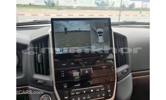 Buy Import Toyota Land Cruiser White Car in Import - Dubai in Bumthang Buy Import Toyota Land Cruiser White Car in Import - Dubai in Bumthang