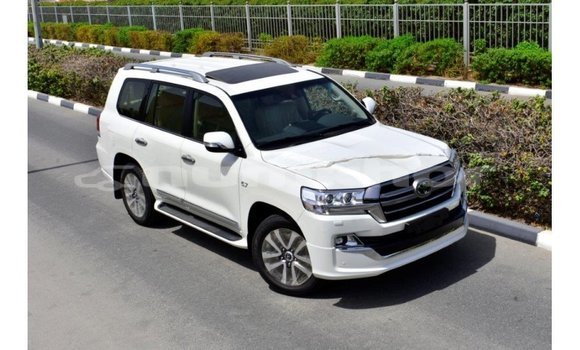 Buy Import Toyota Land Cruiser White Car in Import - Dubai in Bumthang Buy Import Toyota Land Cruiser White Car in Import - Dubai in Bumthang