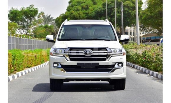 Buy Import Toyota Land Cruiser White Car in Import - Dubai in Bumthang Buy Import Toyota Land Cruiser White Car in Import - Dubai in Bumthang