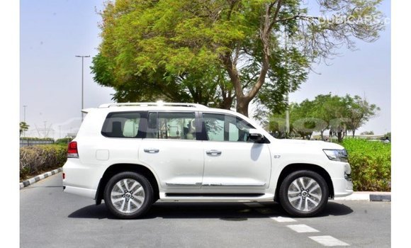 Buy Import Toyota Land Cruiser White Car in Import - Dubai in Bumthang Buy Import Toyota Land Cruiser White Car in Import - Dubai in Bumthang