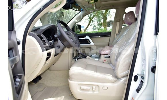 Buy Import Toyota Land Cruiser White Car in Import - Dubai in Bumthang Buy Import Toyota Land Cruiser White Car in Import - Dubai in Bumthang